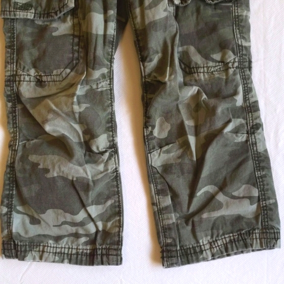old navy camo straight leg cargo pants 2T unisex toddler - Picture 2 of 9
